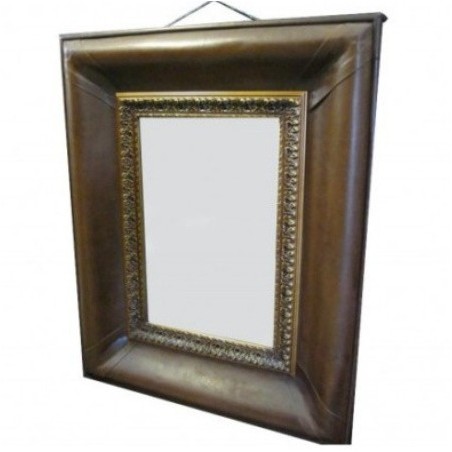 Καθρέπτης τοίχου από τεχνόδερμα σε καφέ χρώμα με κορνίζα με χρυσές λεπτομέρειες διαστάσεων 104*83εκ.