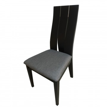 Καρέκλα τραπεζαρίας Κ15 από ξύλο δρυς βεγγε χρώμα μα ψηλή πλάτη και γκρι πάτο.
